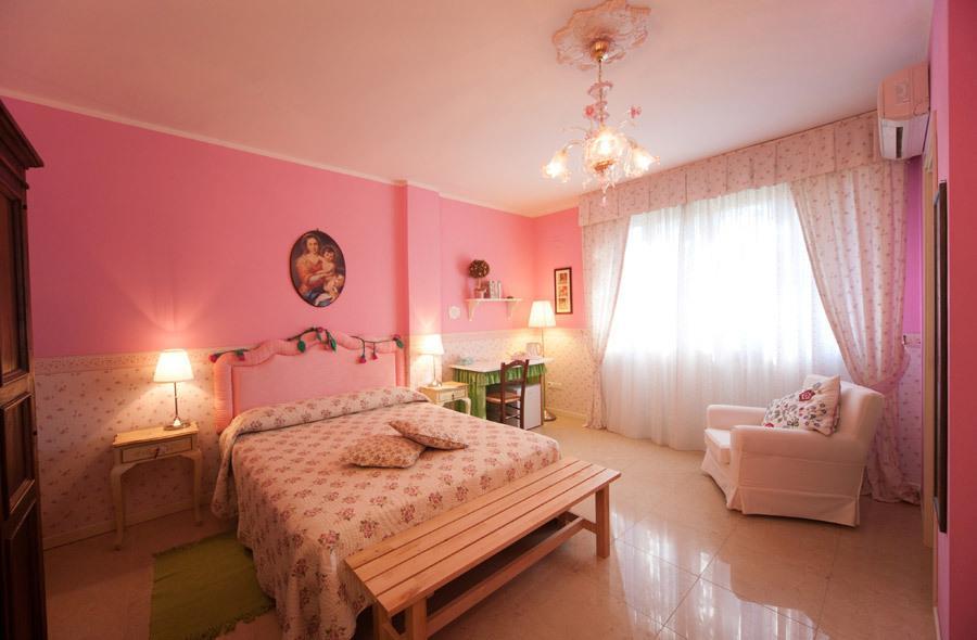 Rose E Merletti Pensionat Sasso Feltrio Rum bild